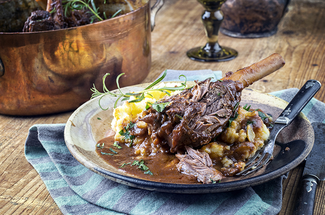 Slow Cooked Lamm Haxe mit Kartoffelpüree